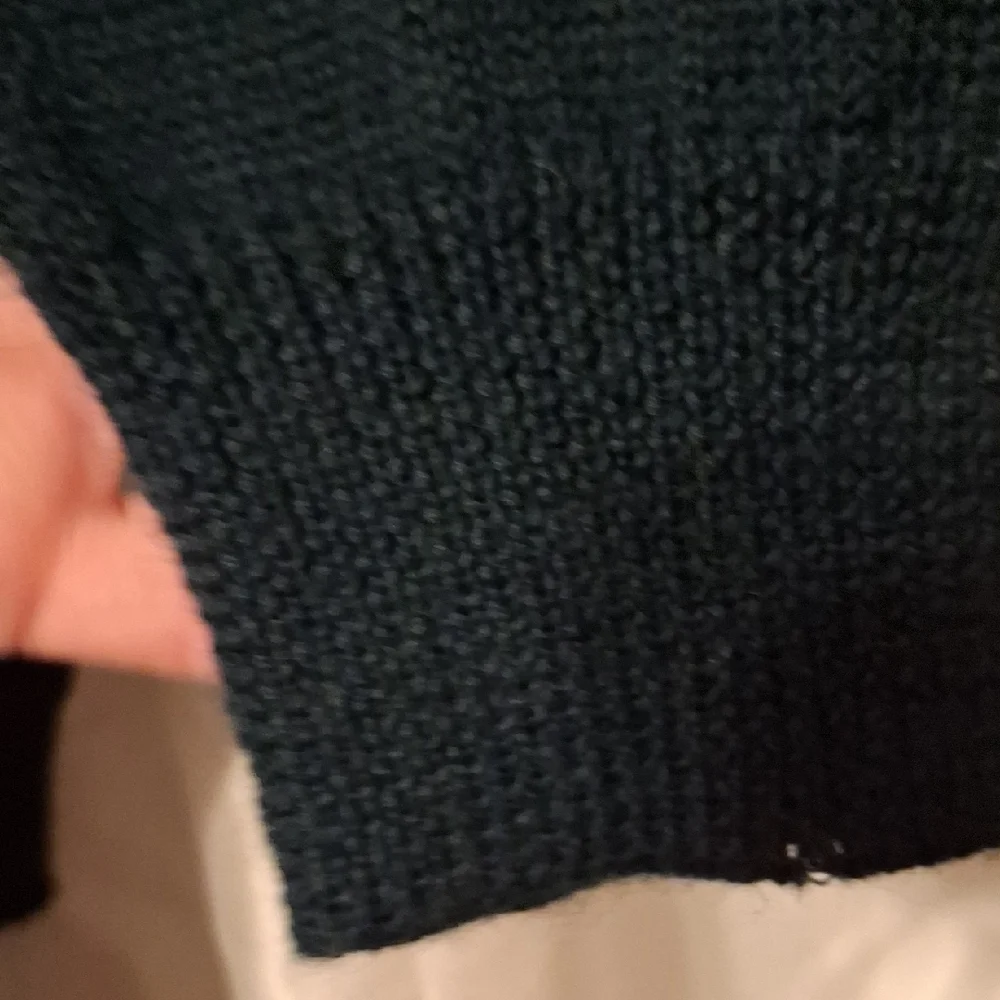 J H Collection Women's Dark Green  Sweater with Gold Accents Med 100% Wool - Picture 6 of 10